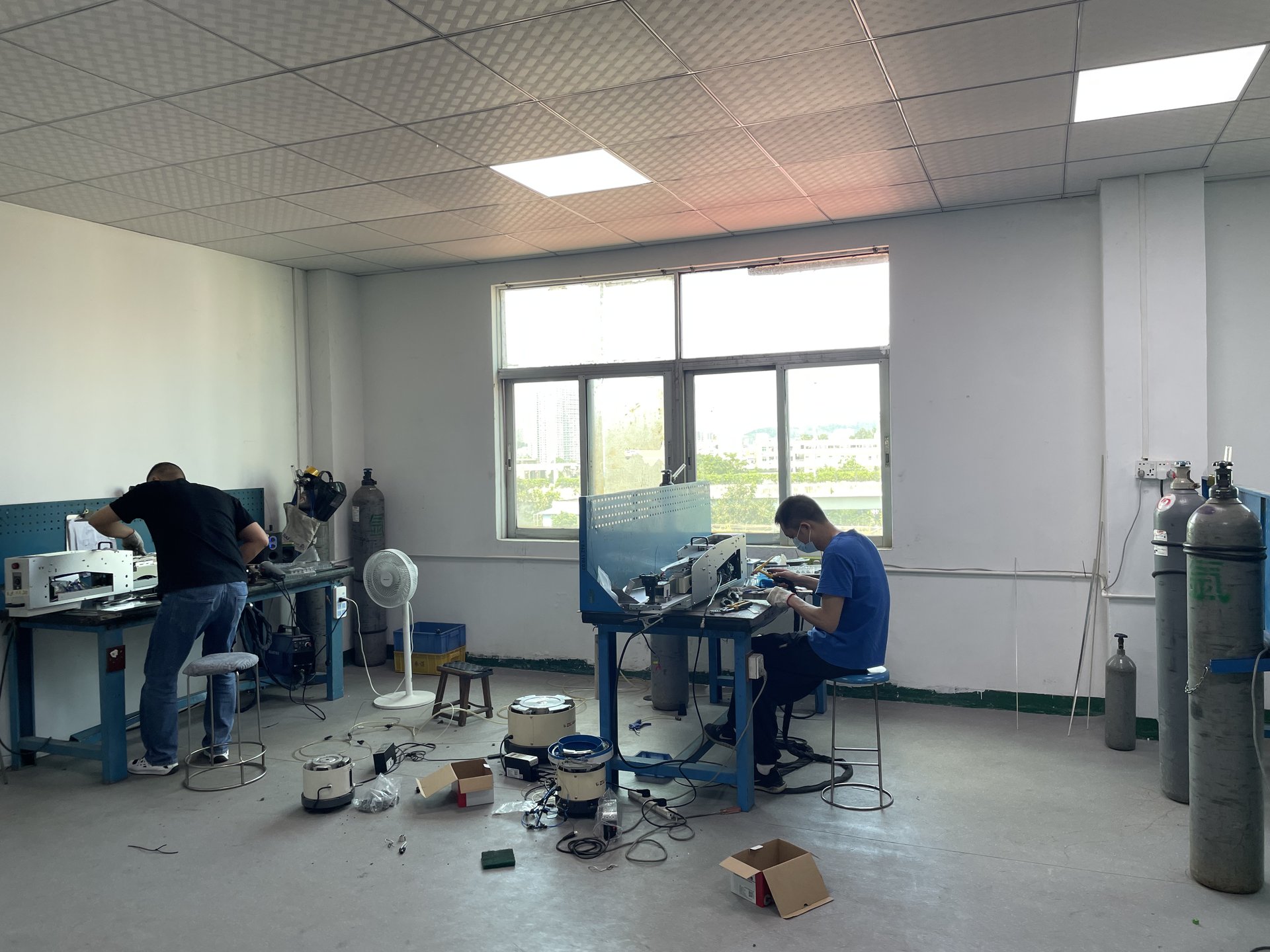 Borong Vibratory Bowl Feeder in production